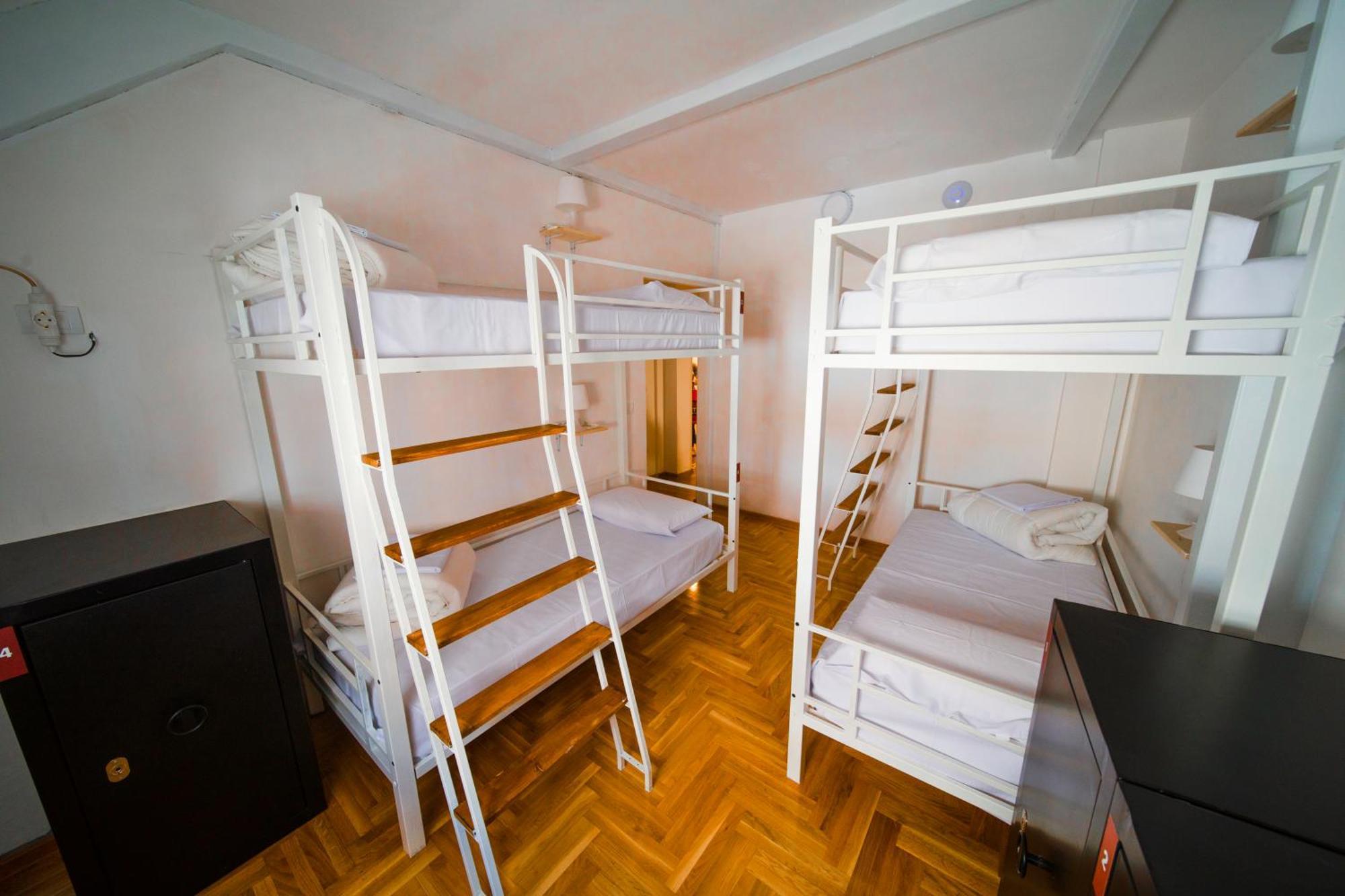 New Generation Hostel Como Lake Экстерьер фото